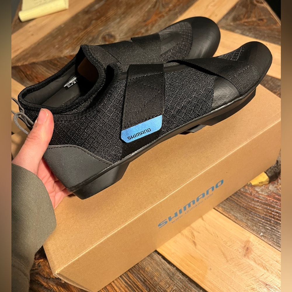 NEW IN BOX! SHIMANO IC200 INDOOR CYCLING SHOES SH-IC200 MULTIPLE SIZES AVAILABLE - Picture 3 of 13
